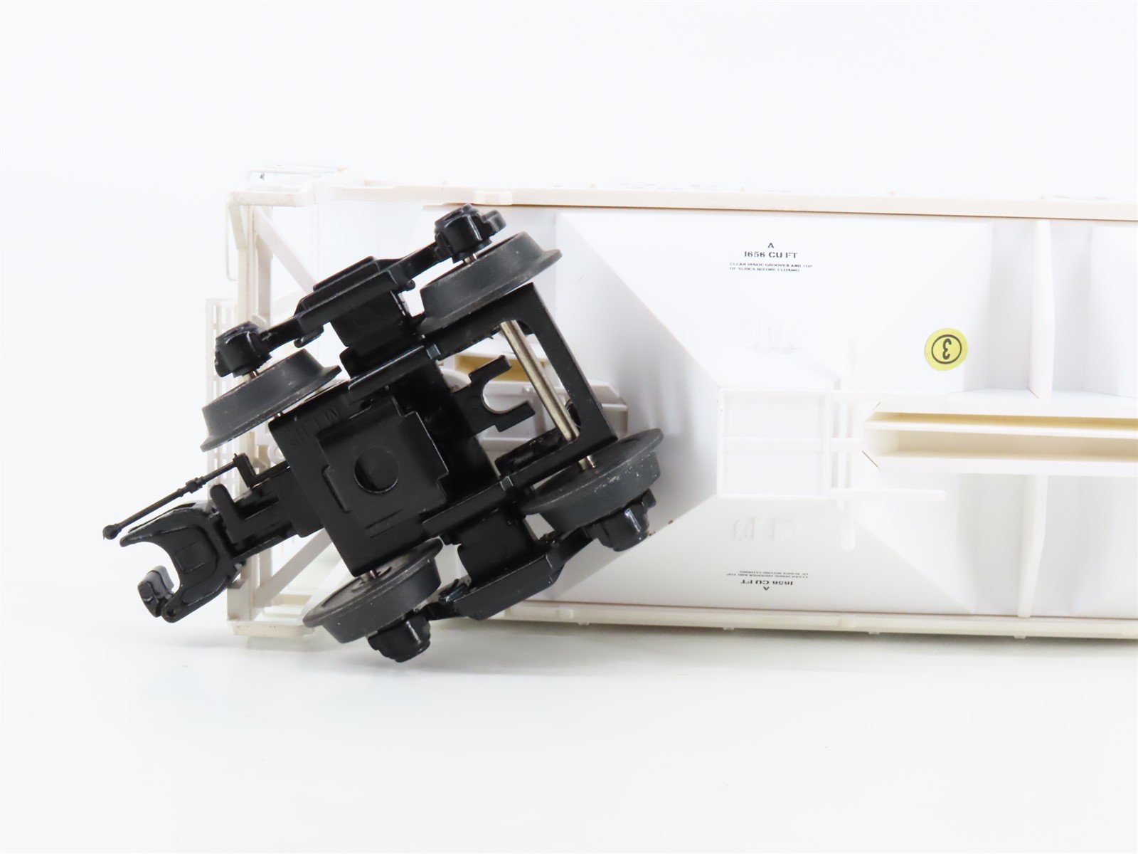 O Gauge 3-Rail MTH 20-97383 UP Sugar 3-Bay High-Side Covered Hoppers 2-Pack