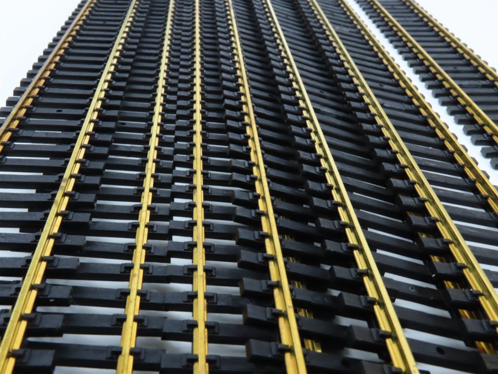 HO Scale Fleischmann 6006 Brass 980mm Straight Code 100 Flex Track 20-Pack