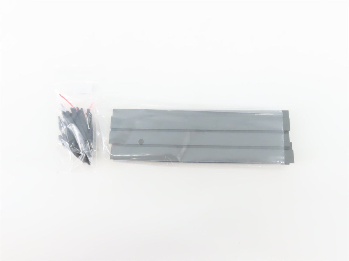 O Gauge 3-Rail Lionel 2143012 ATSF Santa Fe Flat Car w/ Stakes &amp; I Beams #90411