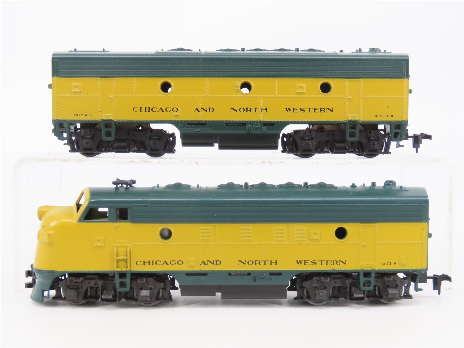 LOT of 2 HO Scale Athearn CNW Chicago Northwestern F7 A/B Diesel Locomotives