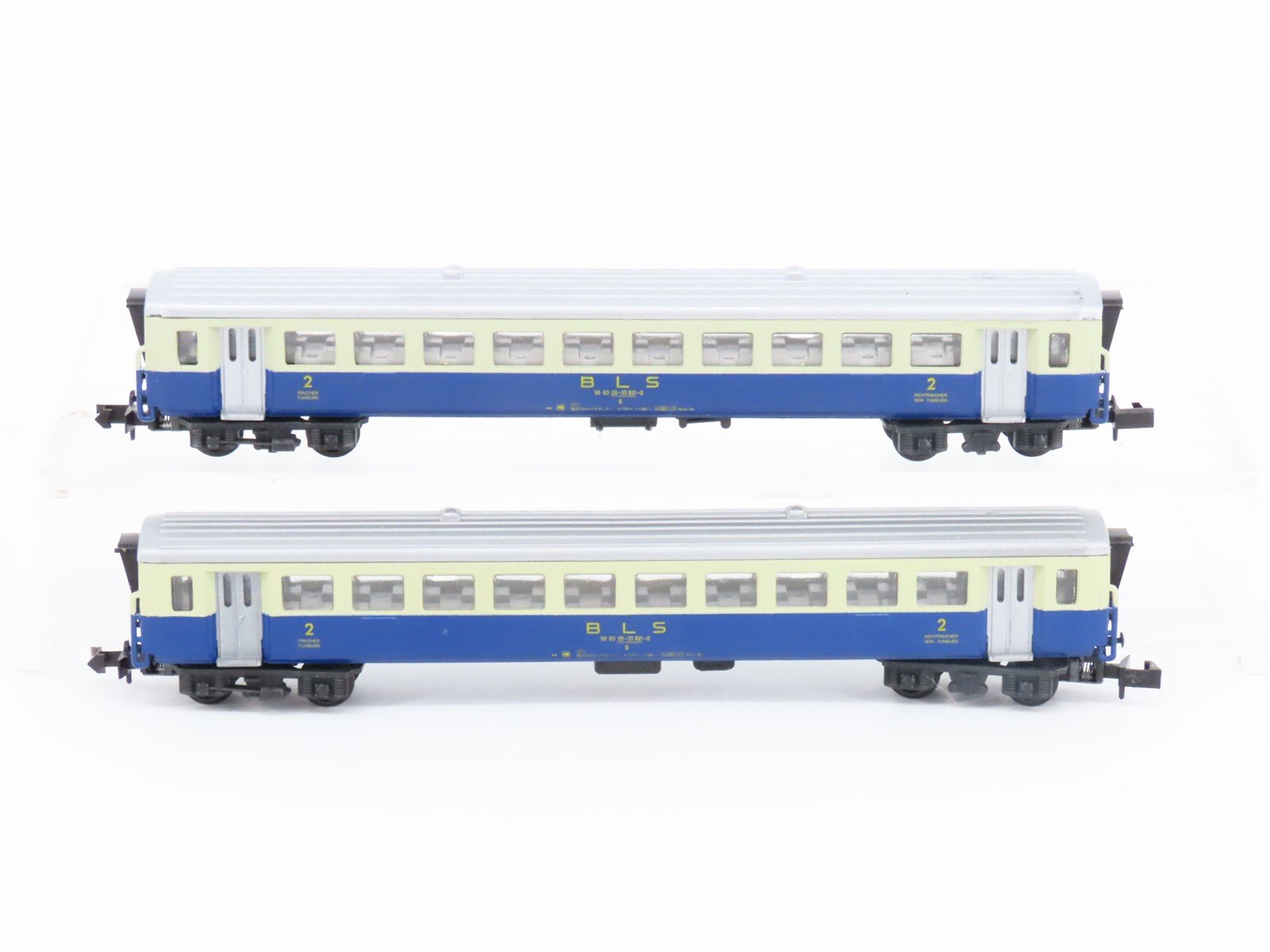 LOT of 2 N Scale Arnold BLS Bern-Lotschberg-Simplon 2nd Class Coach Passenger