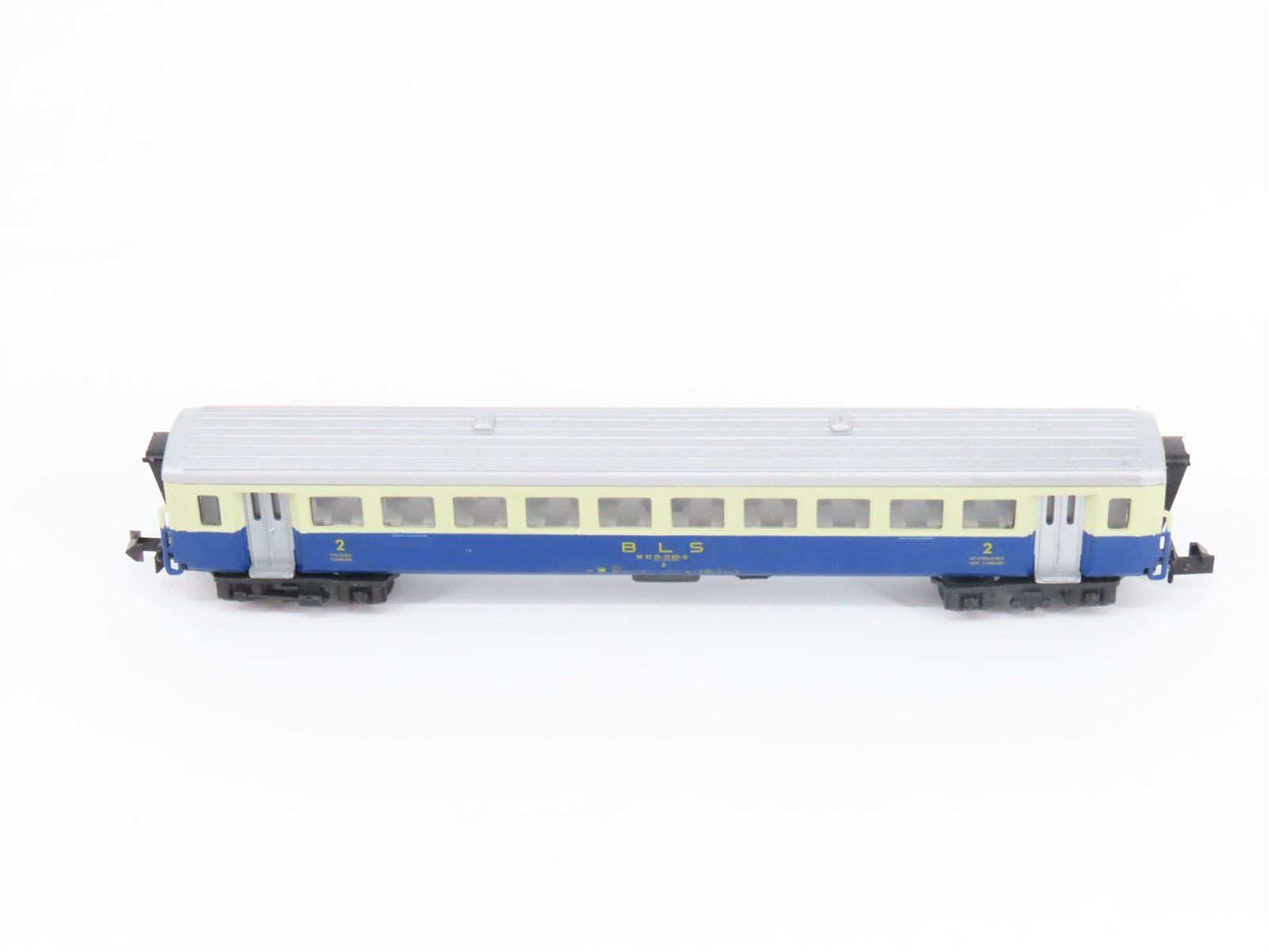 LOT of 2 N Scale Arnold BLS Bern-Lotschberg-Simplon 2nd Class Coach Passenger
