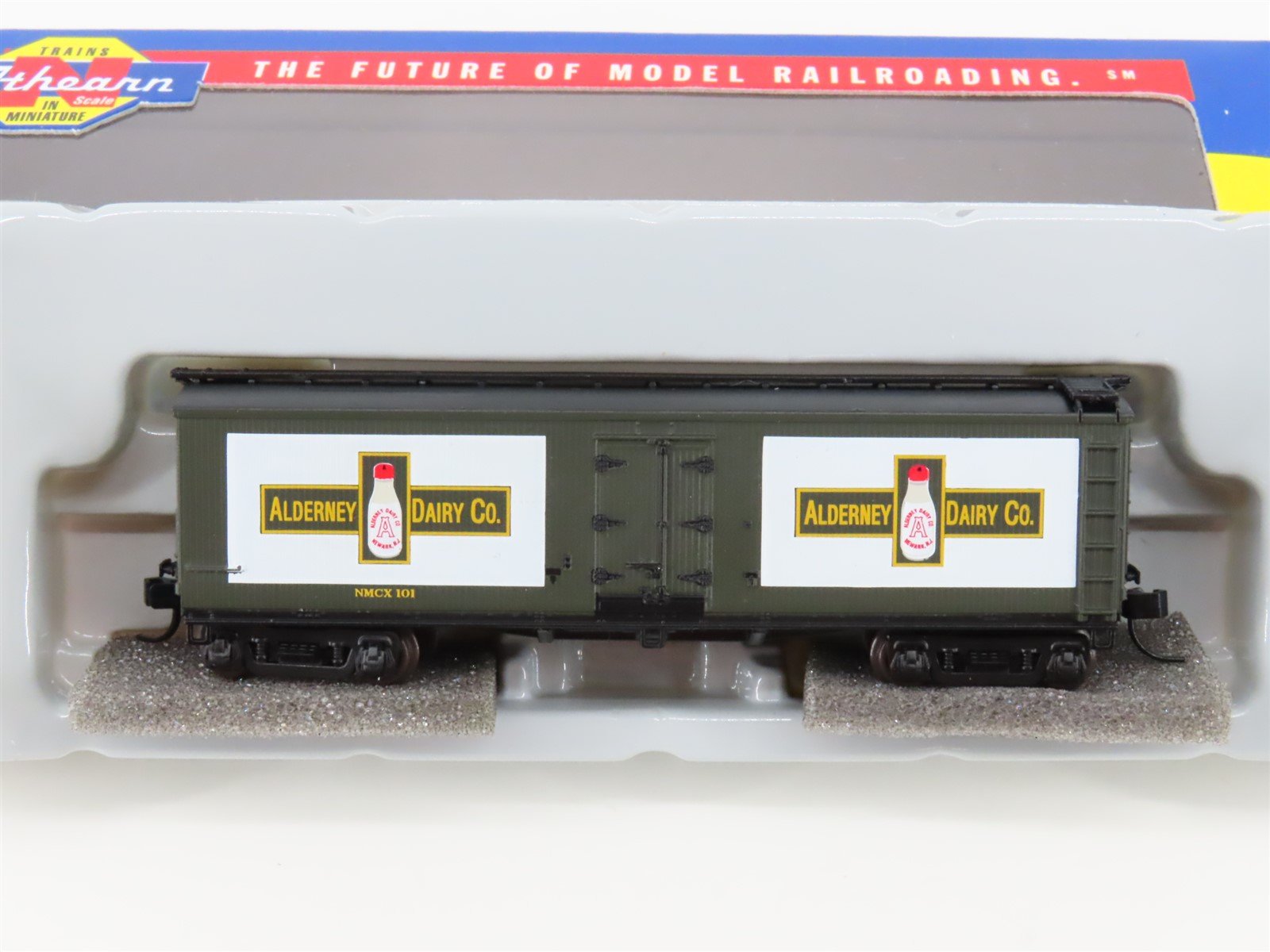 N Scale Athearn 11601 NMCX Alderney Dairy 40' Wood Milk Reefer 101