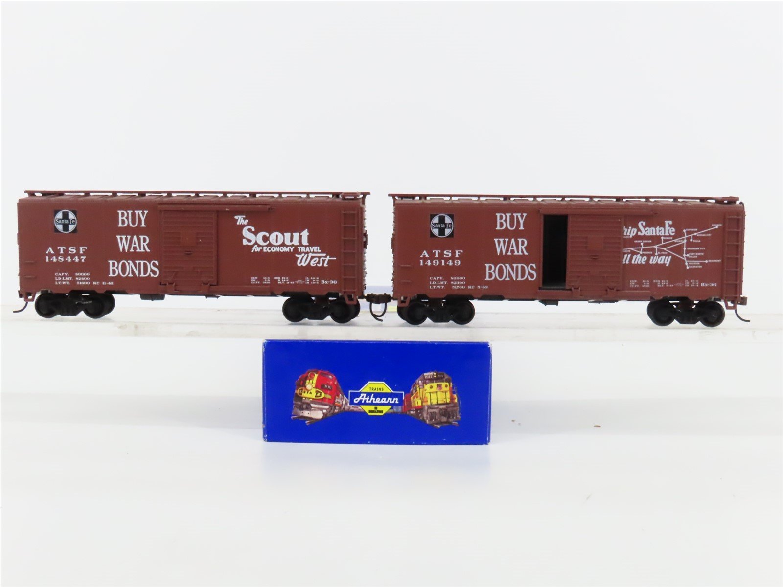 HO Scale Athearn 02330 ATSF Santa Fe "Buy War Bonds" Box Car 2-Pack