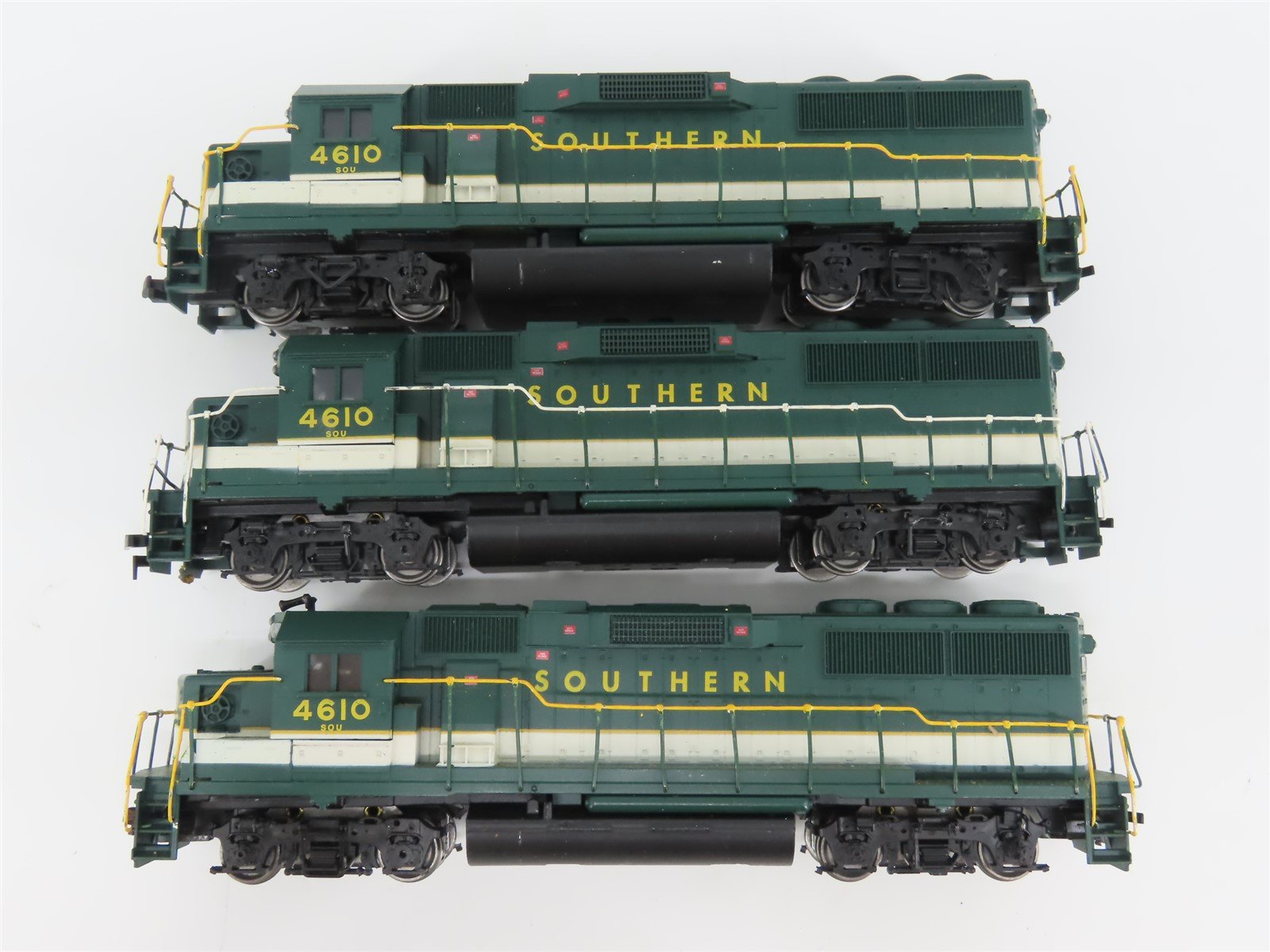 LOT of 3 HO Scale Athearn Southern Railway GP60 Diesel Locomotives
