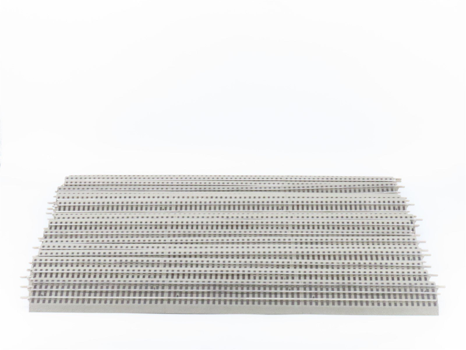 LOT of 18 O Lionel Fastrack 30" Straight Track Pieces