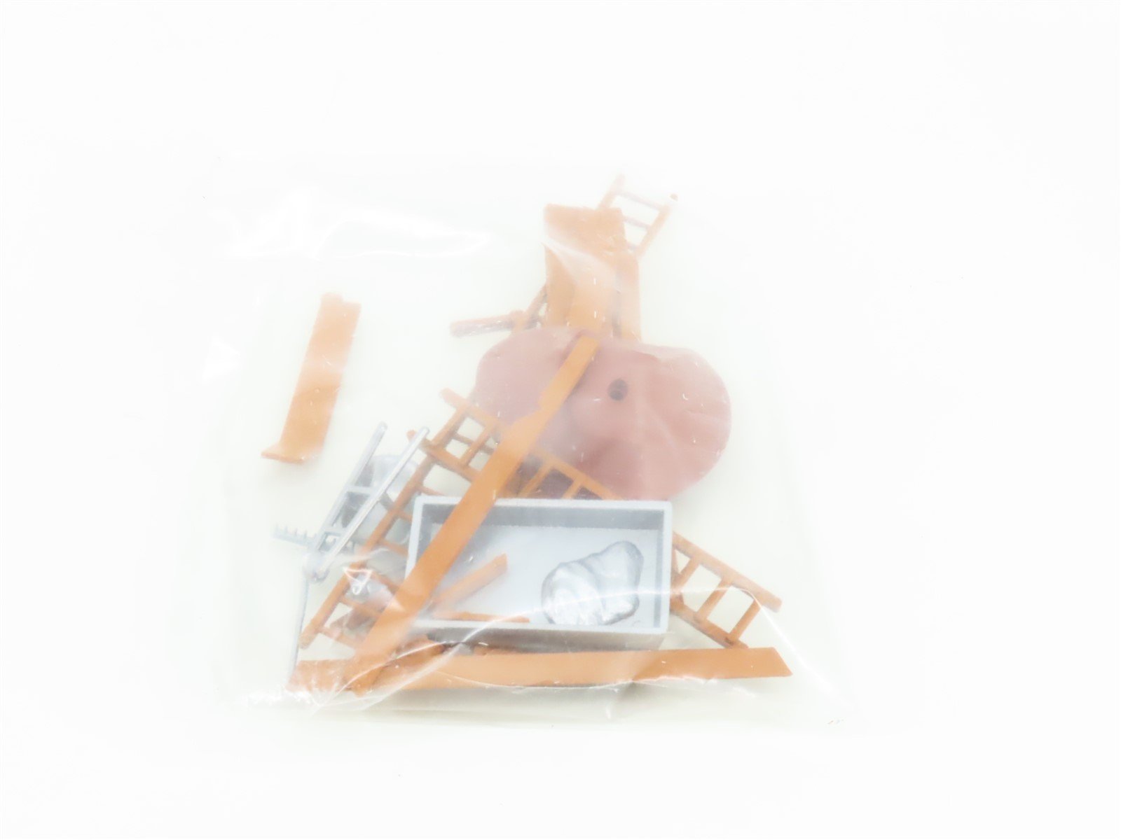 O 1/48 Scale Bachmann Plasticville 45316 House Under Construction