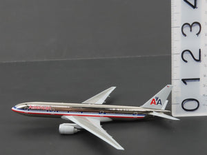 1:400 Dragon Models Die-Cast American Airlines Boeing 777-223 Airliner