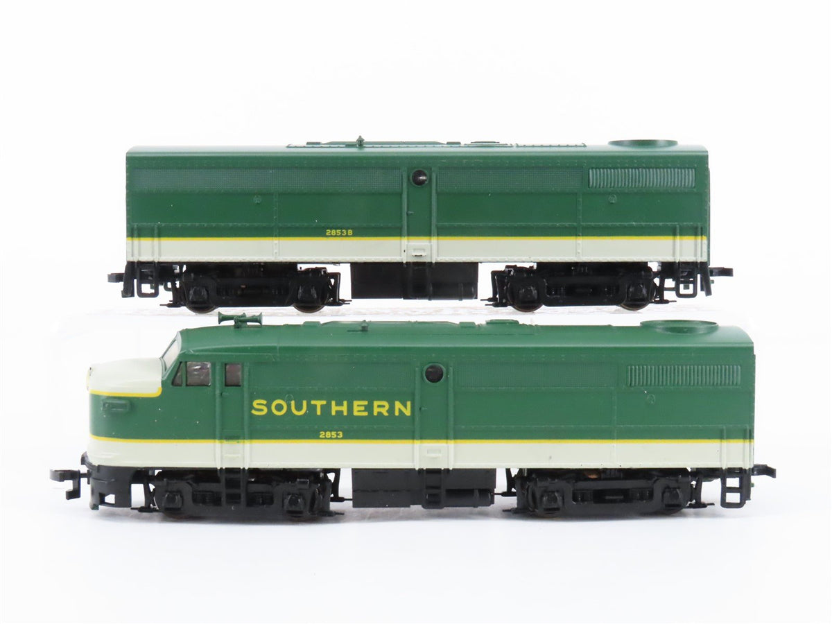 HO Scale Walthers Southern Railway FA/FB Diesel Locomotive Set