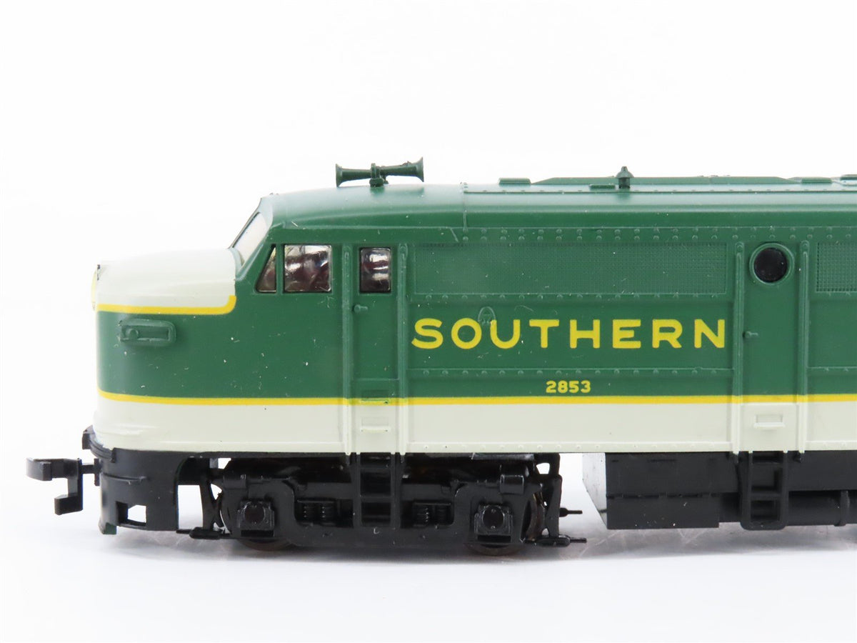 HO Scale Walthers Southern Railway FA/FB Diesel Locomotive Set