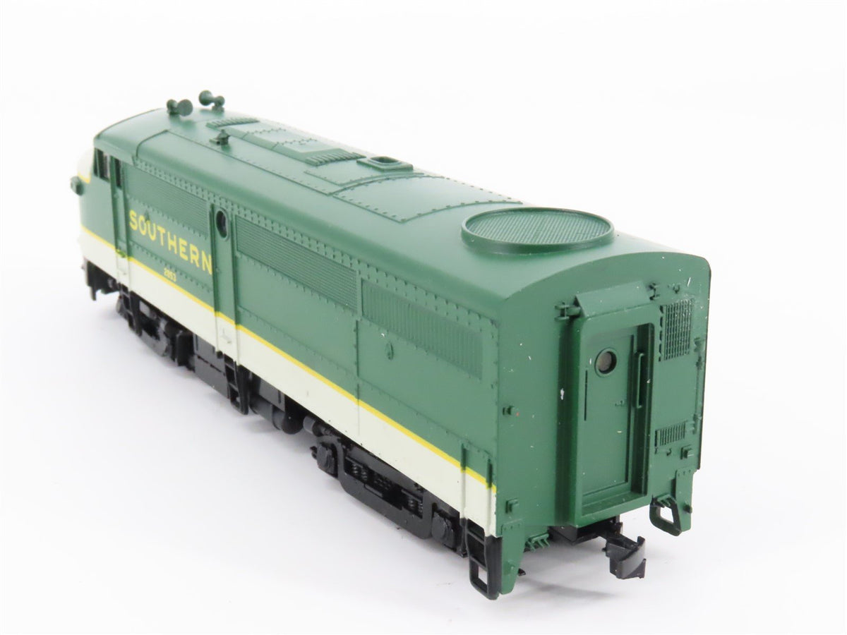 HO Scale Walthers Southern Railway FA/FB Diesel Locomotive Set