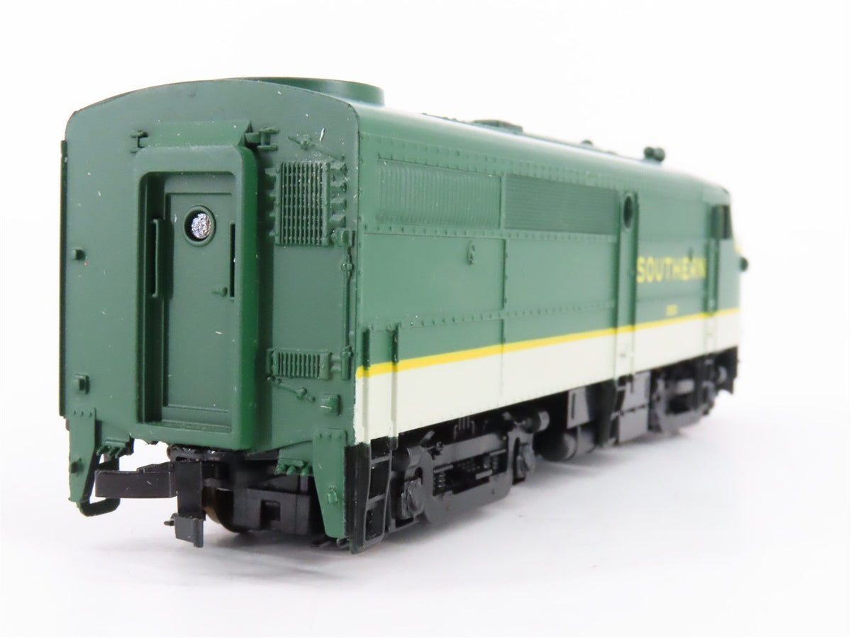 HO Scale Walthers Southern Railway FA/FB Diesel Locomotive Set