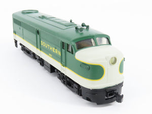 HO Scale Walthers Southern Railway FA/FB Diesel Locomotive Set