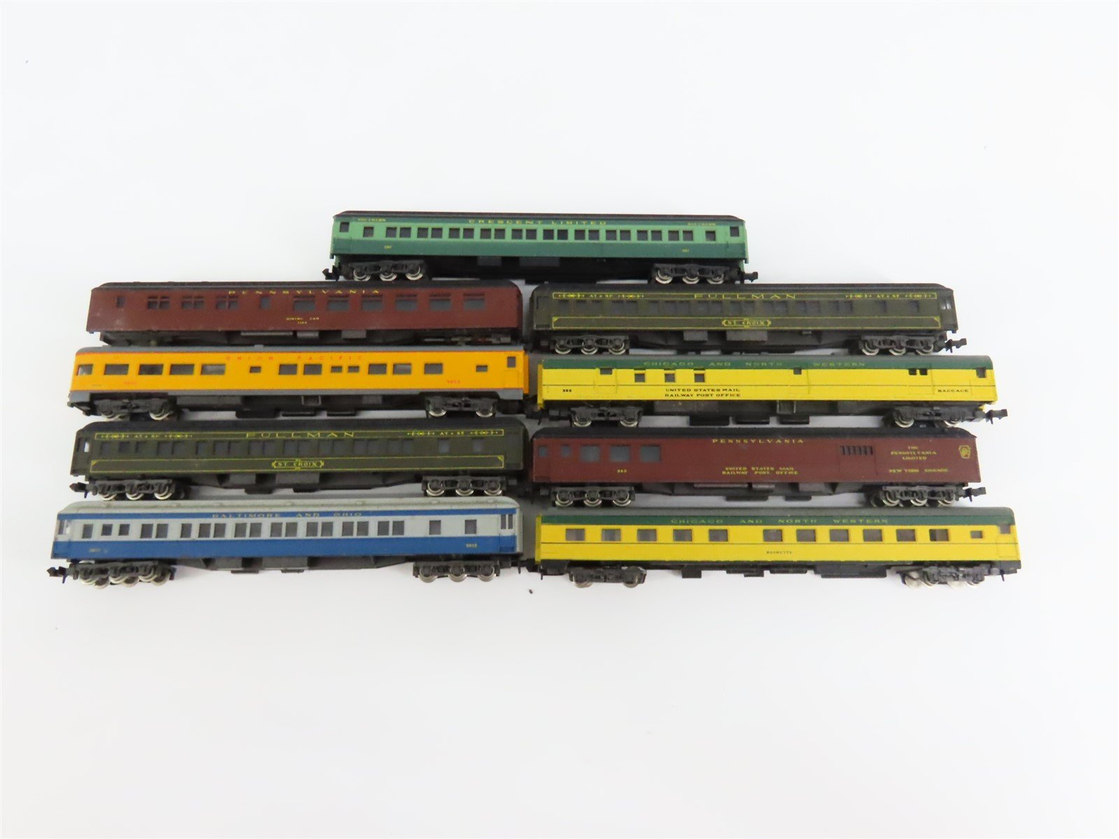 LOT of 9 N Scale CNW/ATSF/PRR/UP/B&O Coach, Baggage, Obs Passenger Cars