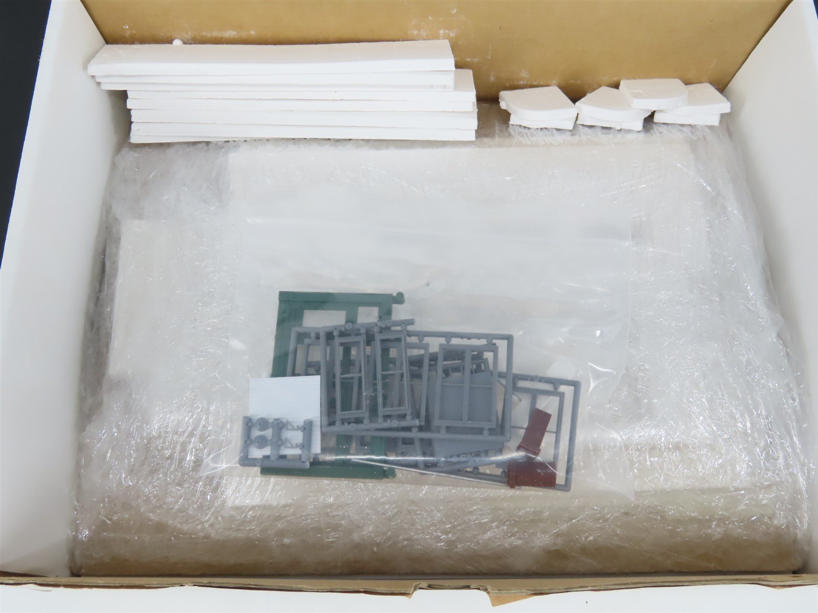 HO 1/87 Scale Downtown Deco Kit DD-1068 The Downtown Overlook Hotel