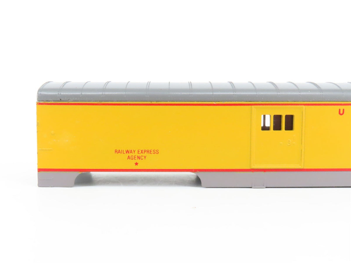 HO Con-Cor 0001-000921 UP Union Pacific 72&#39; RPO/Baggage Passenger Car #5804 Kit
