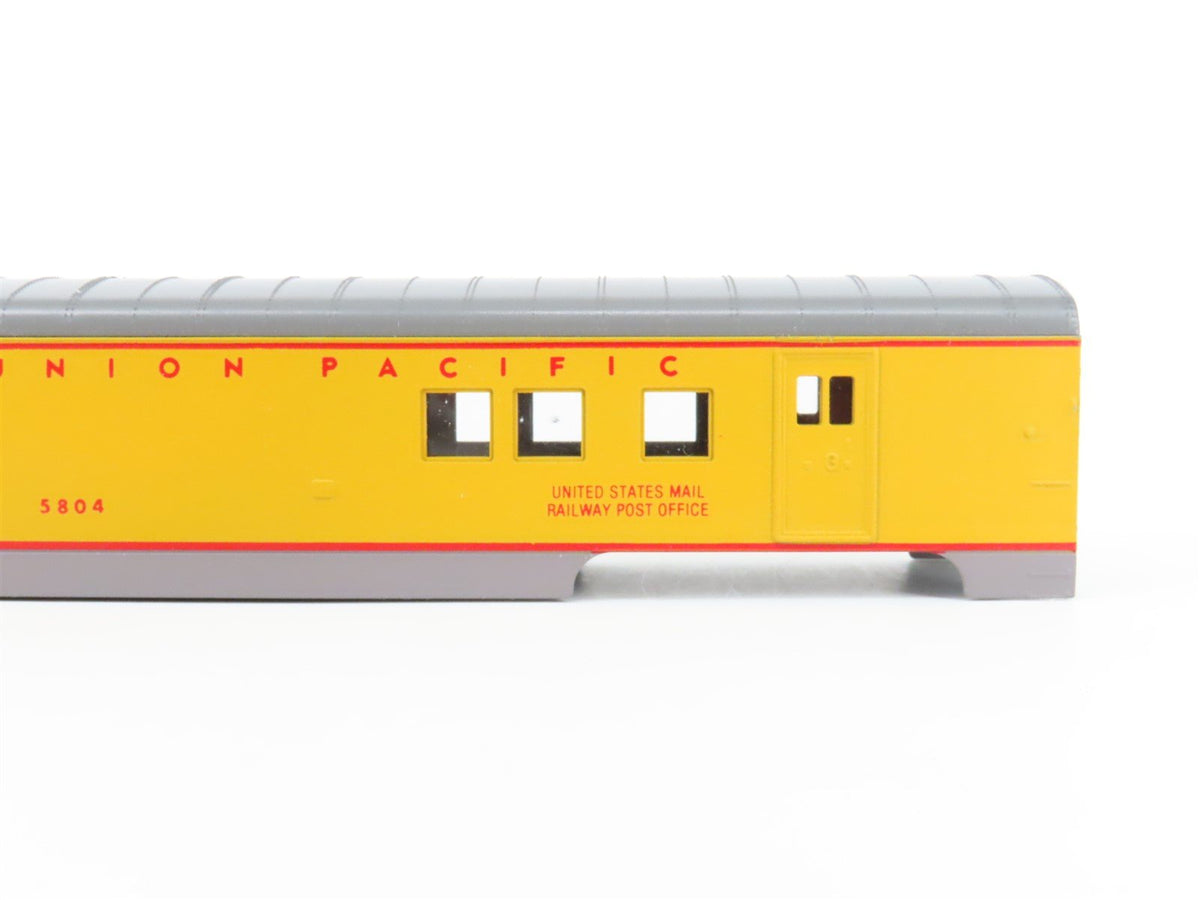 HO Con-Cor 0001-000921 UP Union Pacific 72&#39; RPO/Baggage Passenger Car #5804 Kit