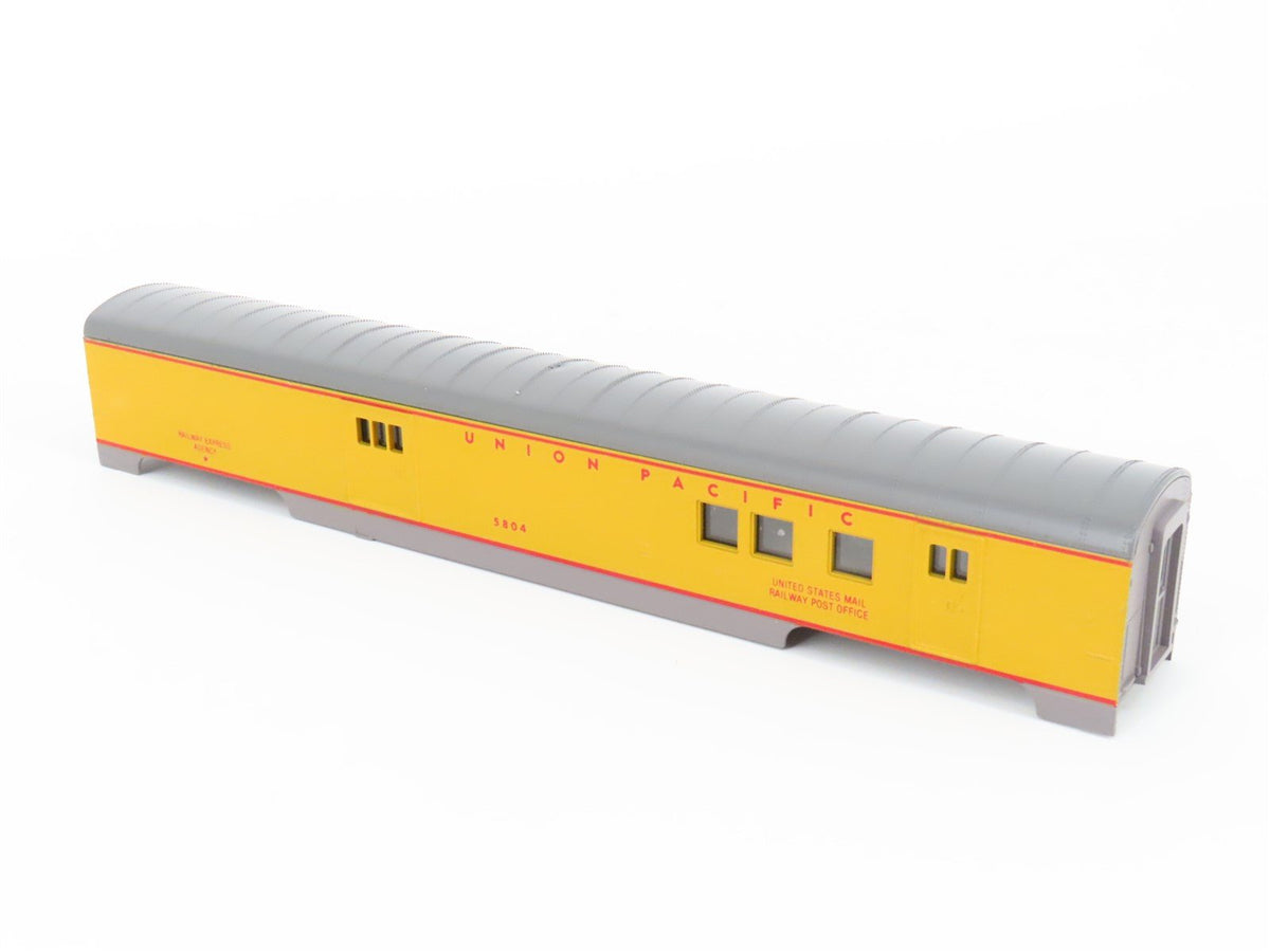 HO Con-Cor 0001-000921 UP Union Pacific 72&#39; RPO/Baggage Passenger Car #5804 Kit