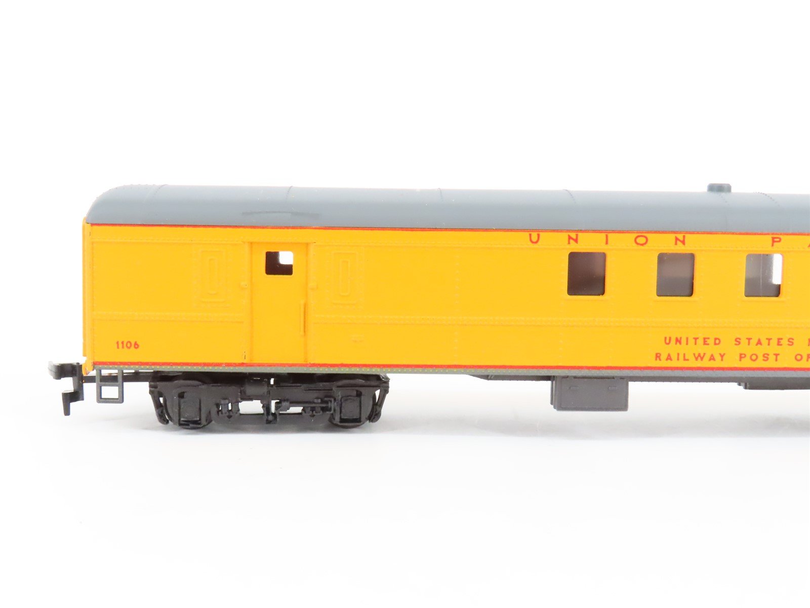 HO Scale AHM 6403-UP UP Union Pacifc 1930 72ft RPO Passenger Car #1106