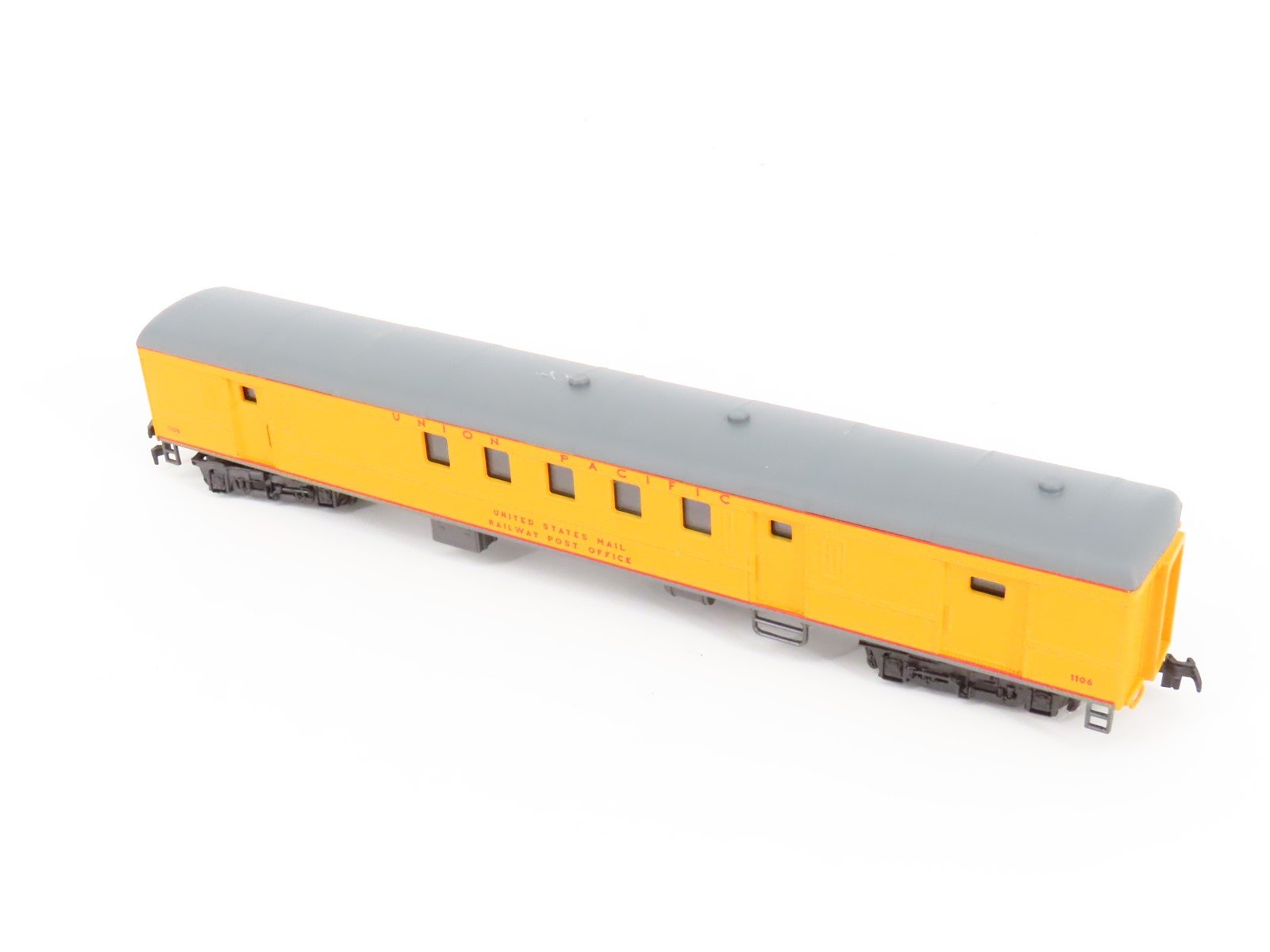 HO Scale AHM 6403-UP UP Union Pacifc 1930 72ft RPO Passenger Car #1106