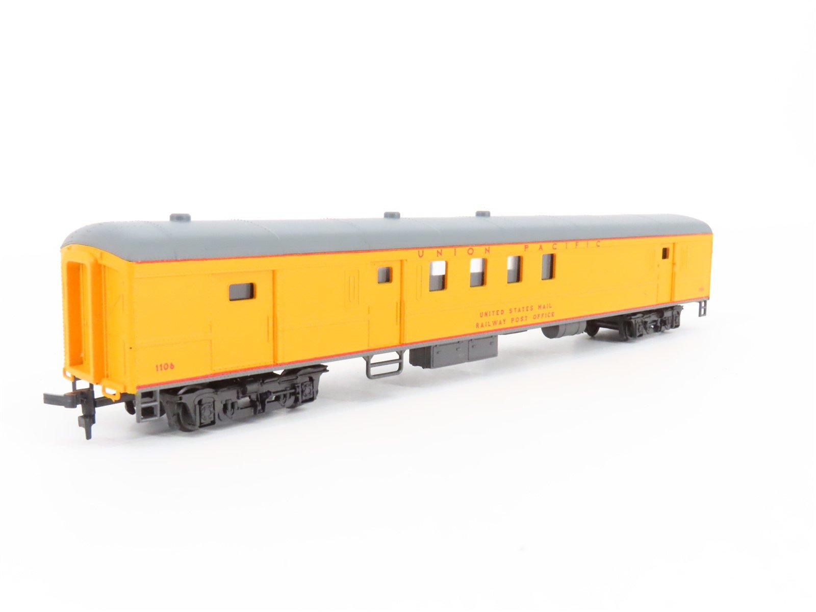 HO Scale AHM 6403-UP UP Union Pacifc 1930 72ft RPO Passenger Car #1106