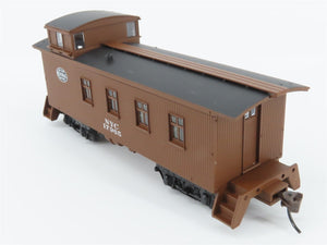 HO Walthers Platinum 932-27566 NYC New York Central 4-Window Caboose 2 Pack