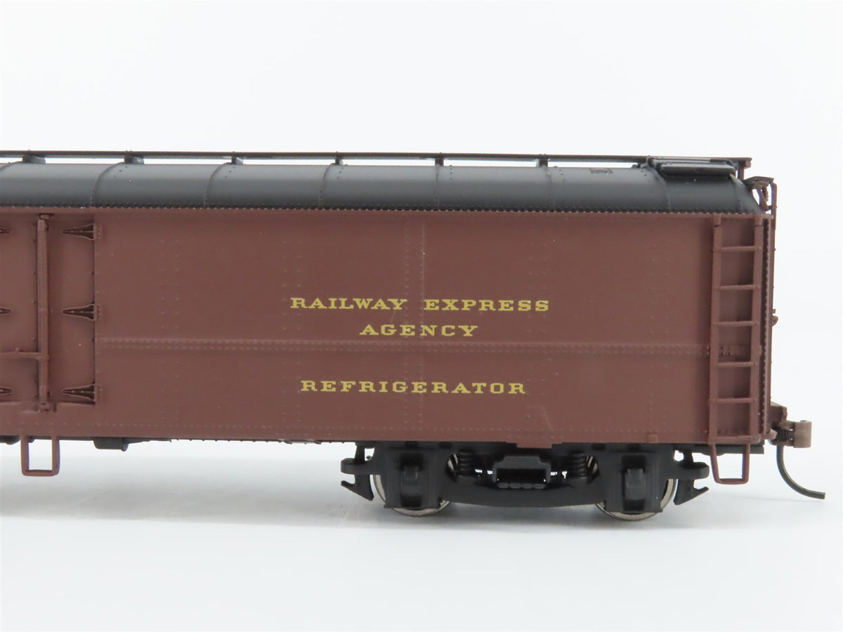 HO Scale Walthers 932-5888 PRR Pennsylvania REA R50B Express Reefer #2721
