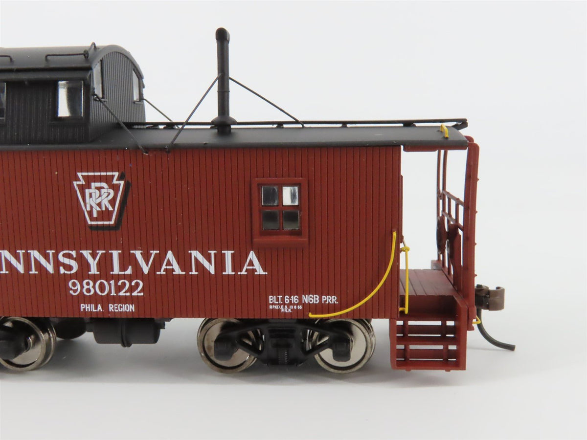 HO Walthers Platinum 932-7642 PRR N6B Offset Cupola Wood Caboose #980122