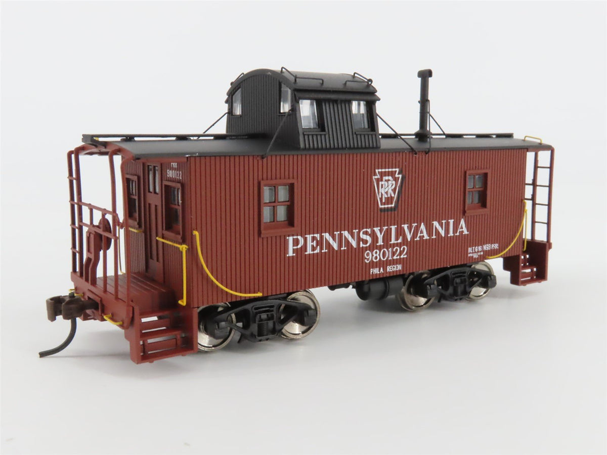 HO Walthers Platinum 932-7642 PRR N6B Offset Cupola Wood Caboose #980122