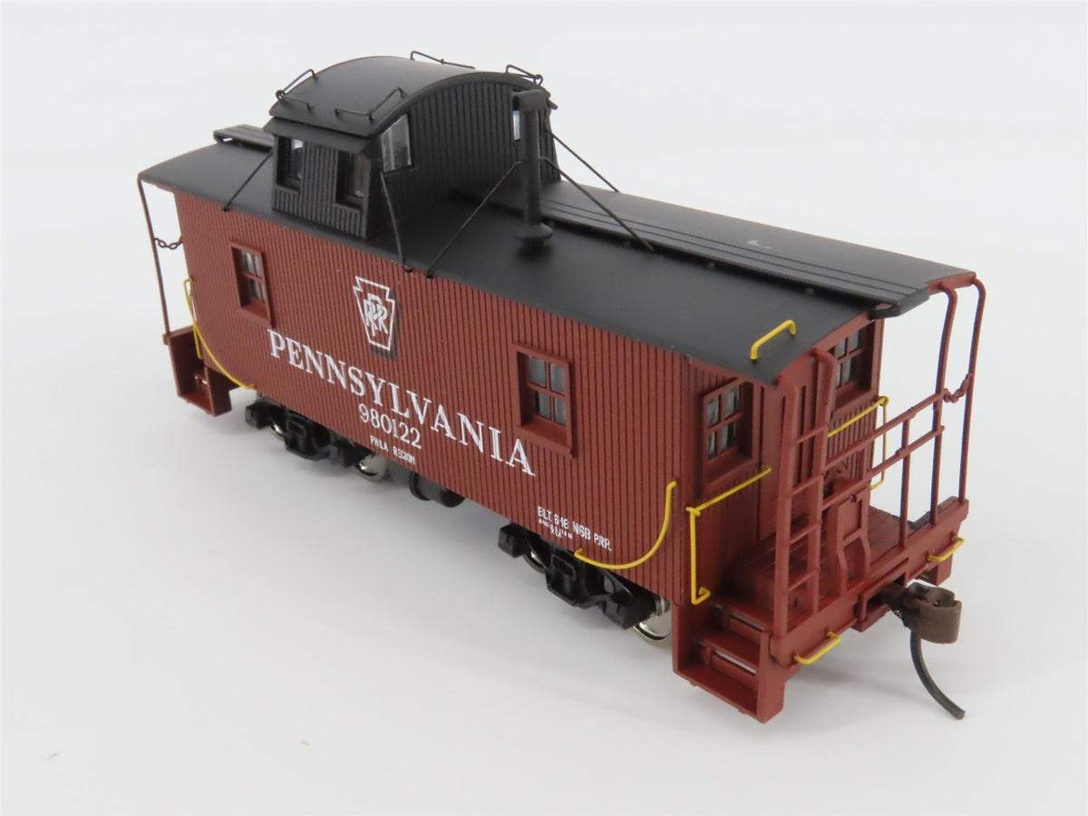HO Walthers Platinum 932-7642 PRR N6B Offset Cupola Wood Caboose #980122