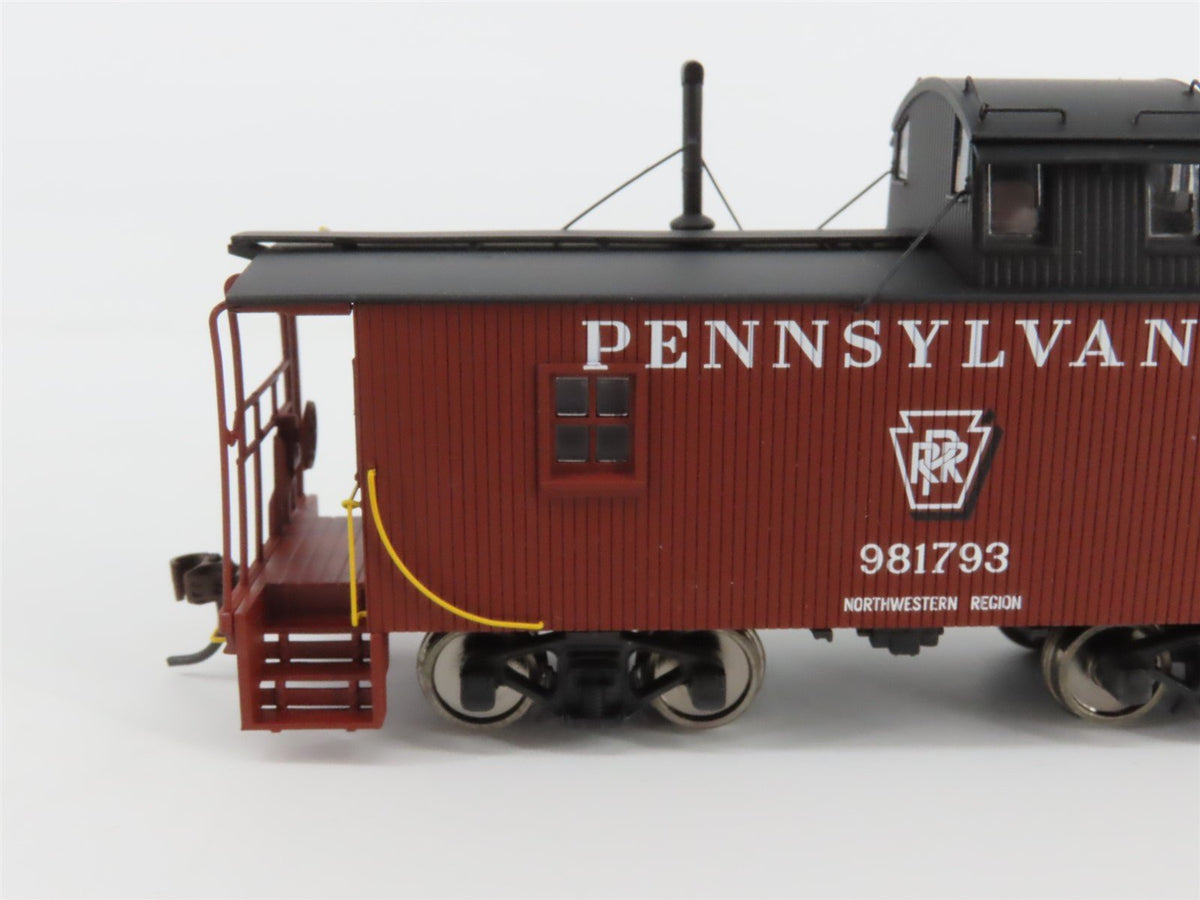 HO Walthers Platinum 932-7643 PRR N6B Offset Cupola Wood Caboose #981793