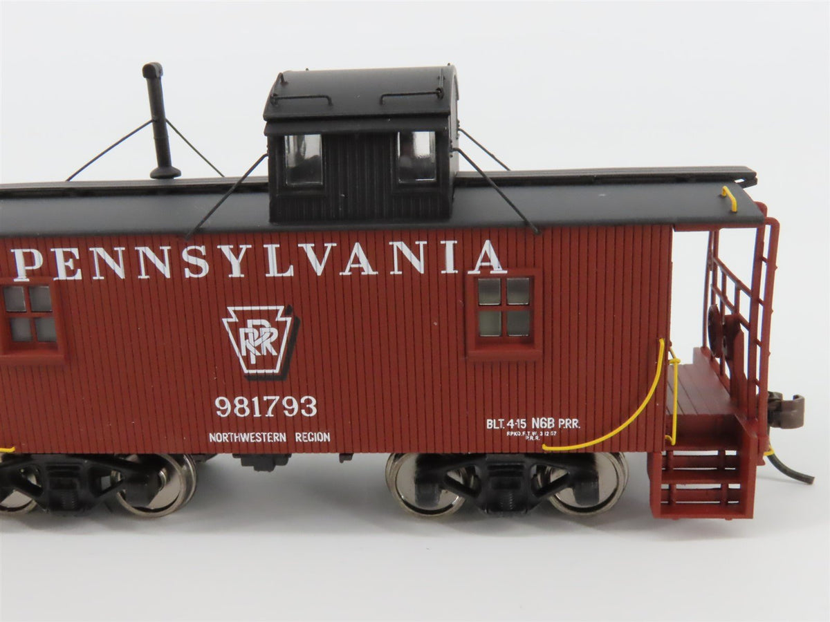HO Walthers Platinum 932-7643 PRR N6B Offset Cupola Wood Caboose #981793