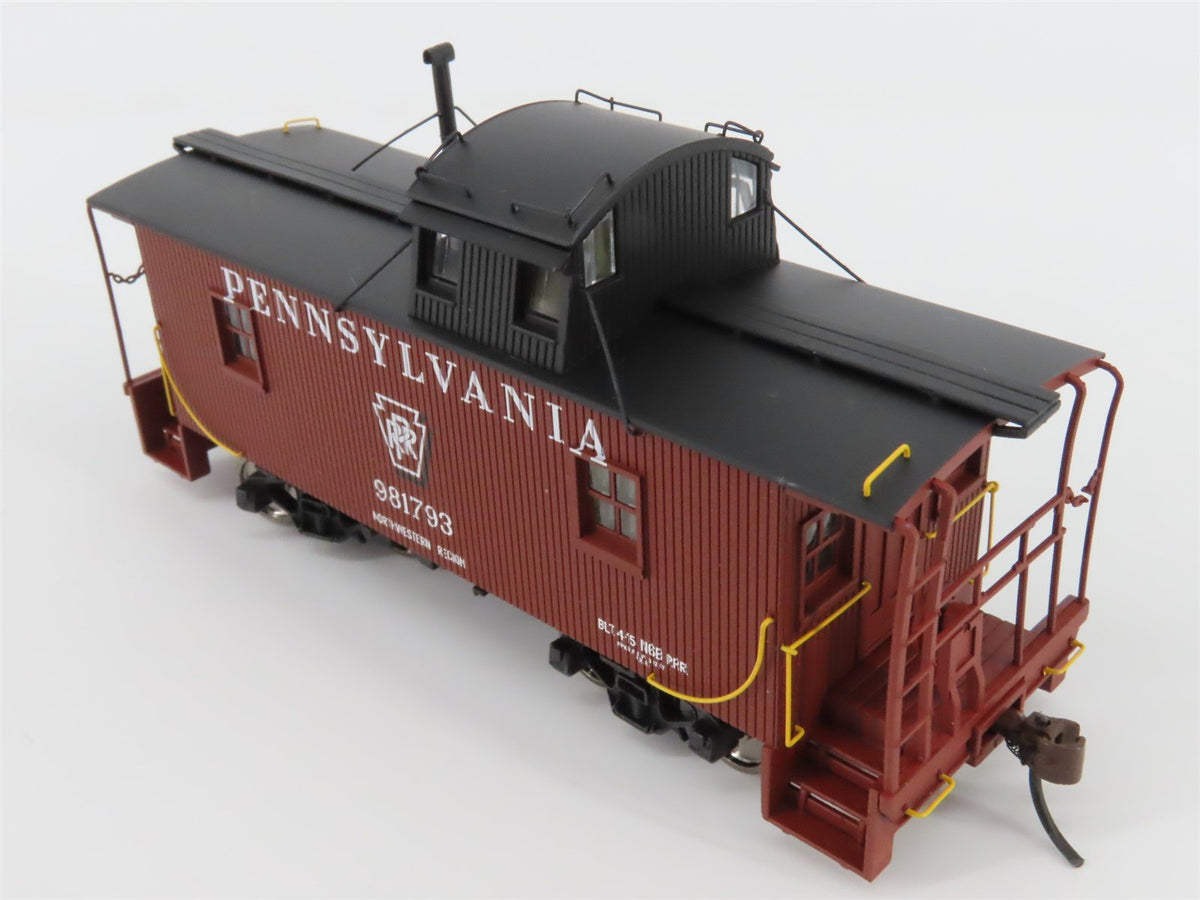 HO Walthers Platinum 932-7643 PRR N6B Offset Cupola Wood Caboose #981793