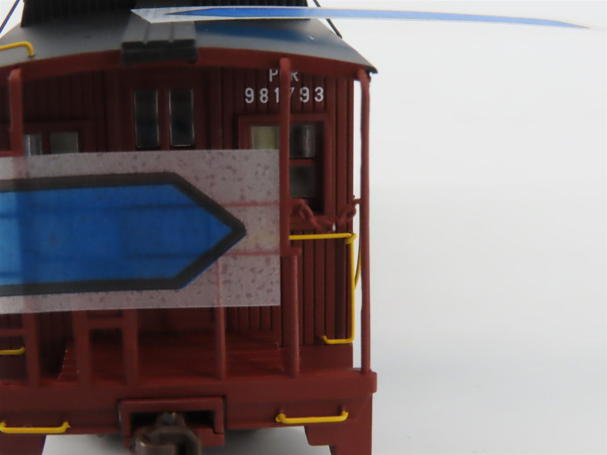 HO Walthers Platinum 932-7643 PRR N6B Offset Cupola Wood Caboose #981793