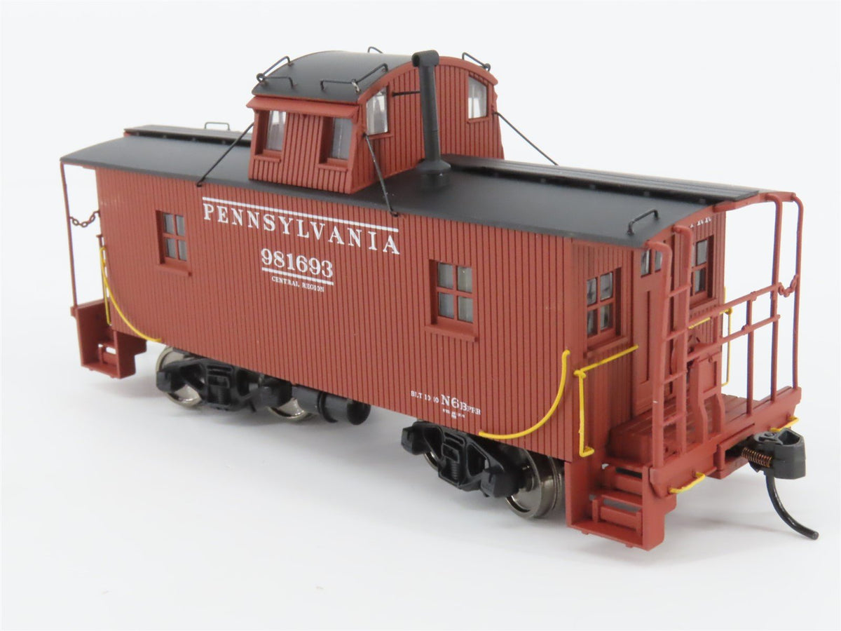 HO Walthers Platinum 932-7651 PRR N6B Centered Cupola Wood Caboose #981693