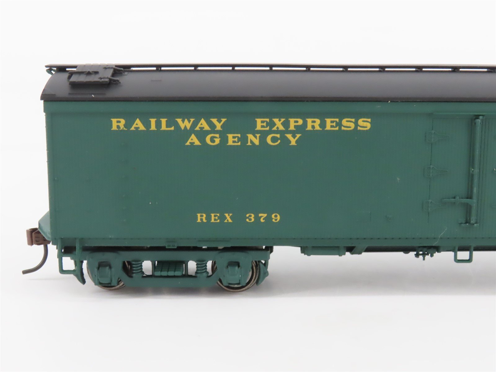 HO Scale Walthers 932-5492 GACX REA Railway Express Agency Wood Reefer #379