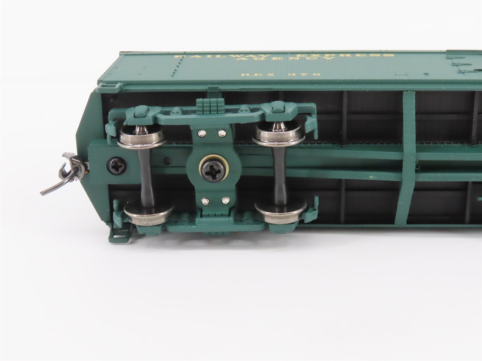 HO Scale Walthers 932-5492 GACX REA Railway Express Agency Wood Reefer #379