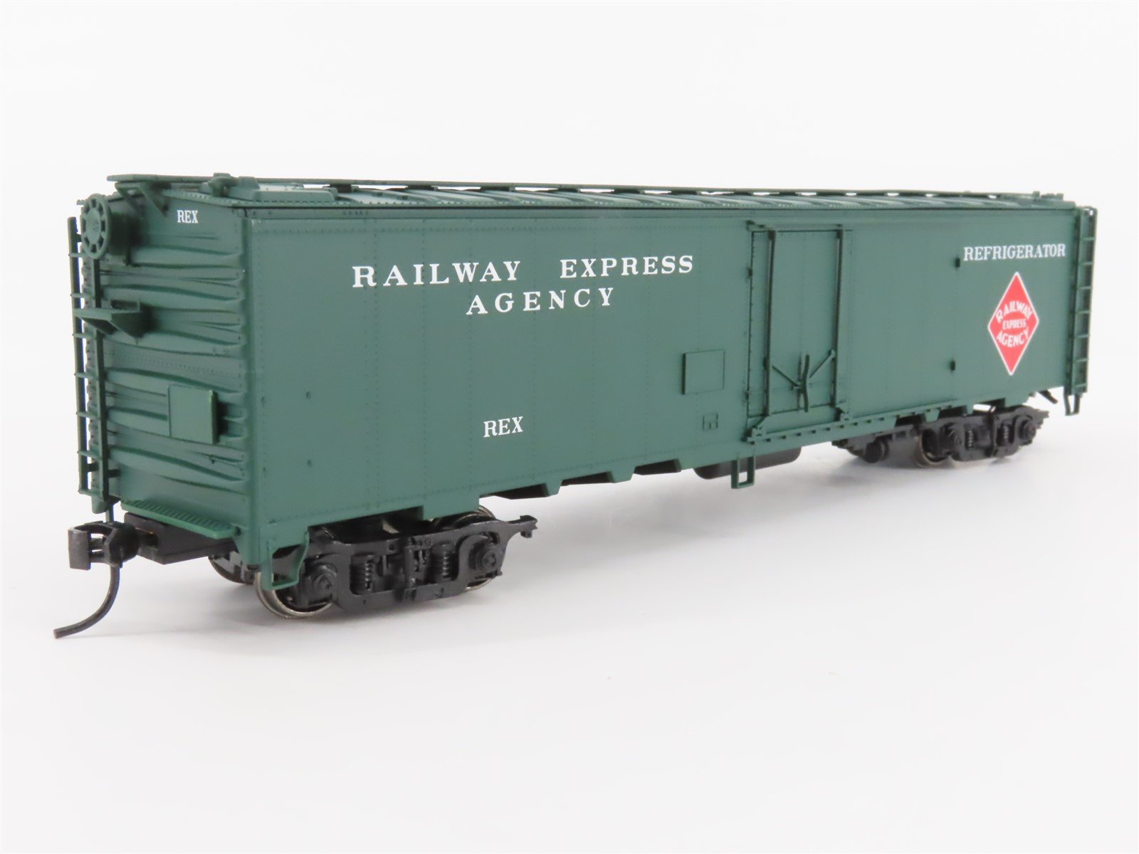 HO Scale Walthers 932-6241 REA Railway Express Agency 50' Reefer #379