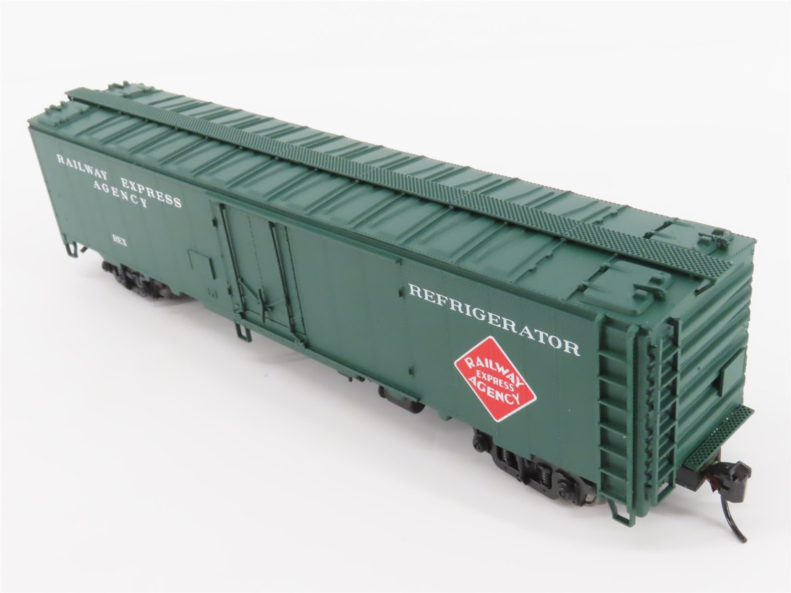 HO Scale Walthers 932-6241 REA Railway Express Agency 50' Reefer #379