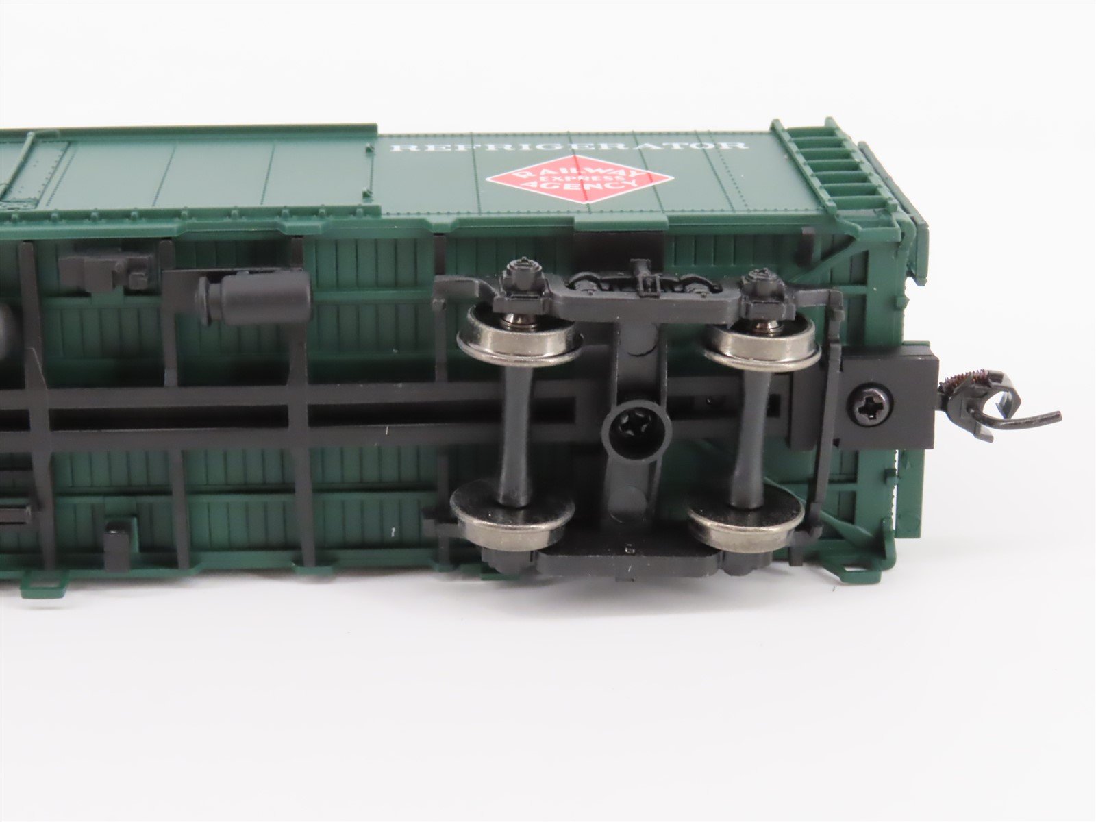 HO Scale Walthers 932-6241 REA Railway Express Agency 50' Reefer #379