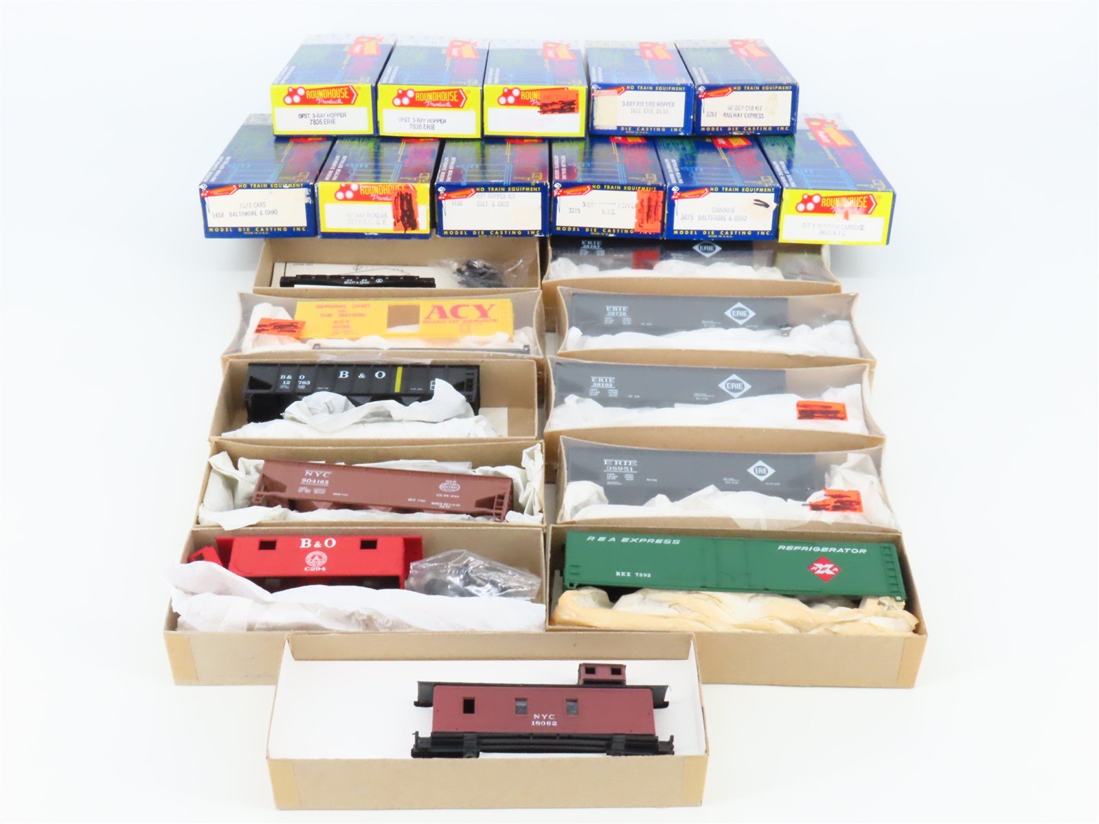 LOT of 11 HO Scale Roundhouse Kits NYC, ERIE, B&O & More Freight Cars
