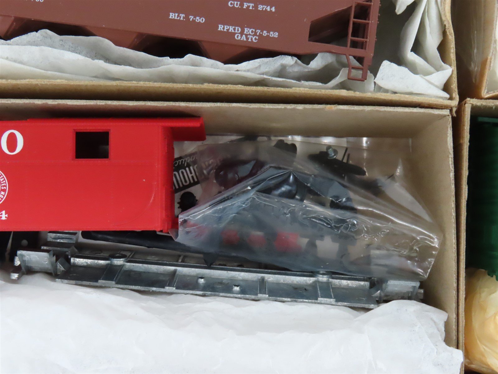 LOT of 11 HO Scale Roundhouse Kits NYC, ERIE, B&O & More Freight Cars
