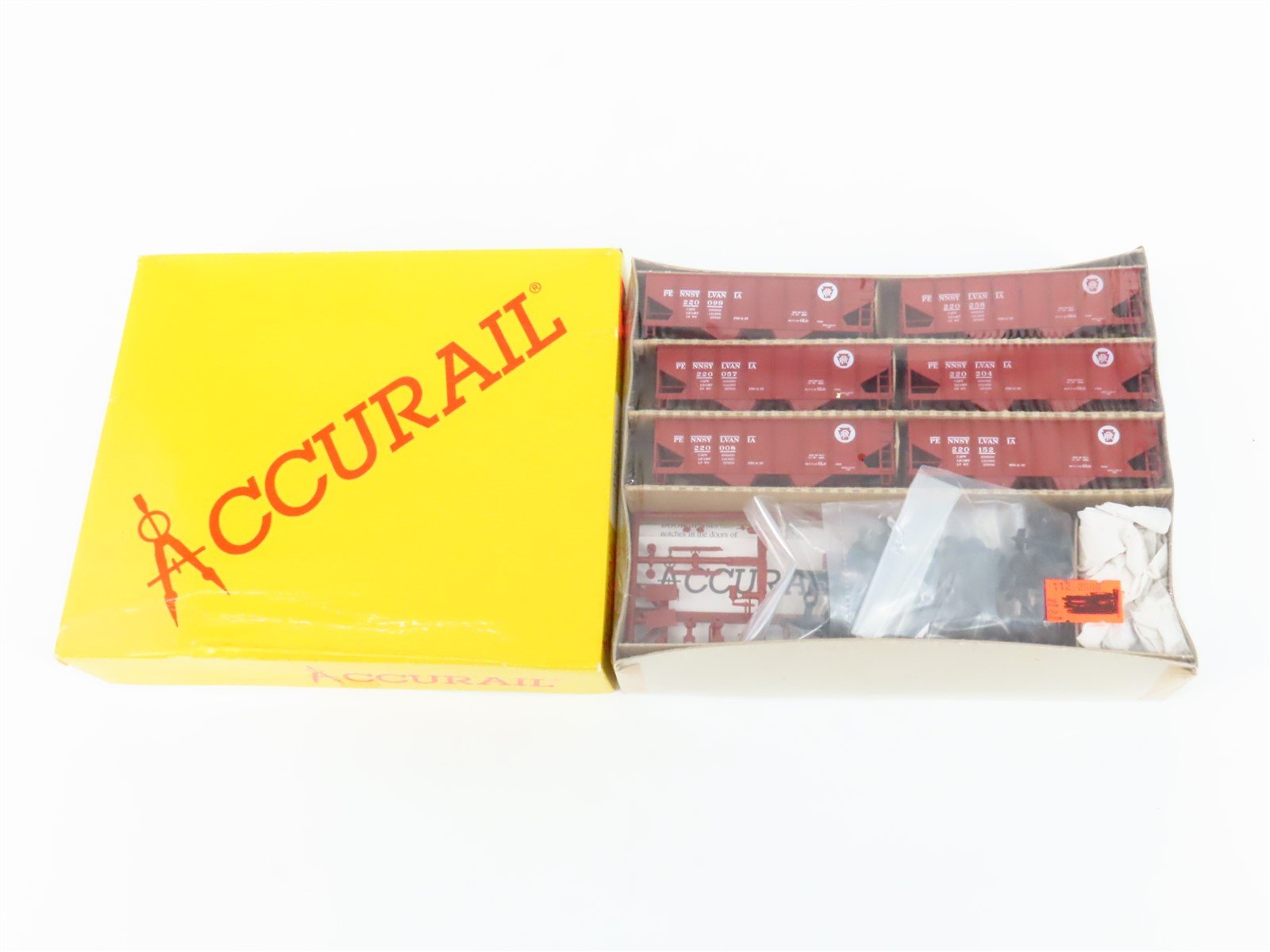 HO Scale Accurail Kit 2606 PRR Pennsylvania Railroad 2-Bay Hopper 6-Pack -Sealed