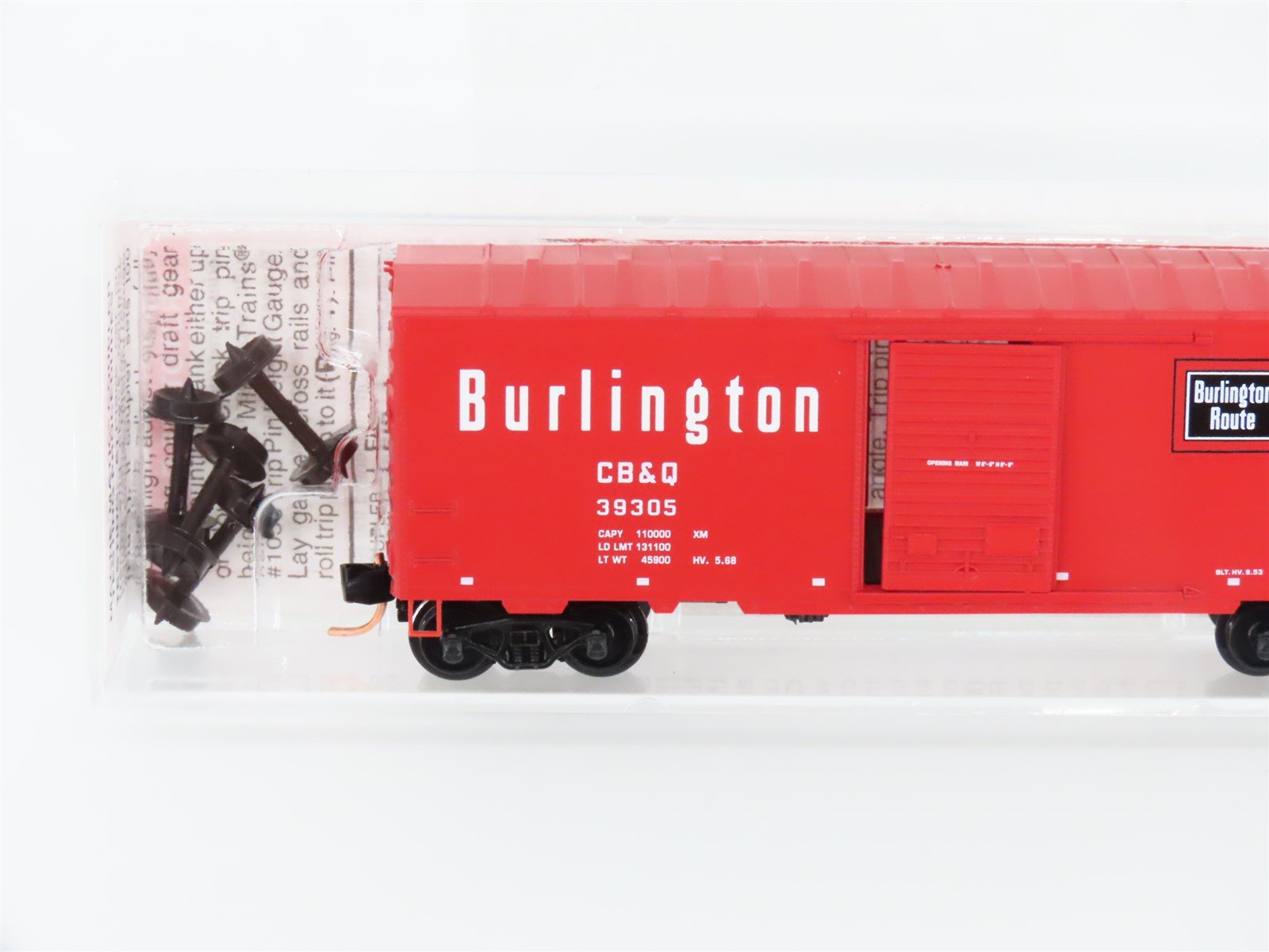 N Scale Micro-Trains MTL 73050 CB&Q Burlington Route 40' Box Car #39305