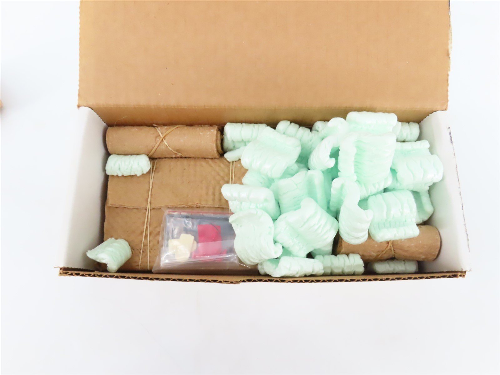 HO 1/87 Scale Model Masterpieces Kit #3109 Stone Service Station