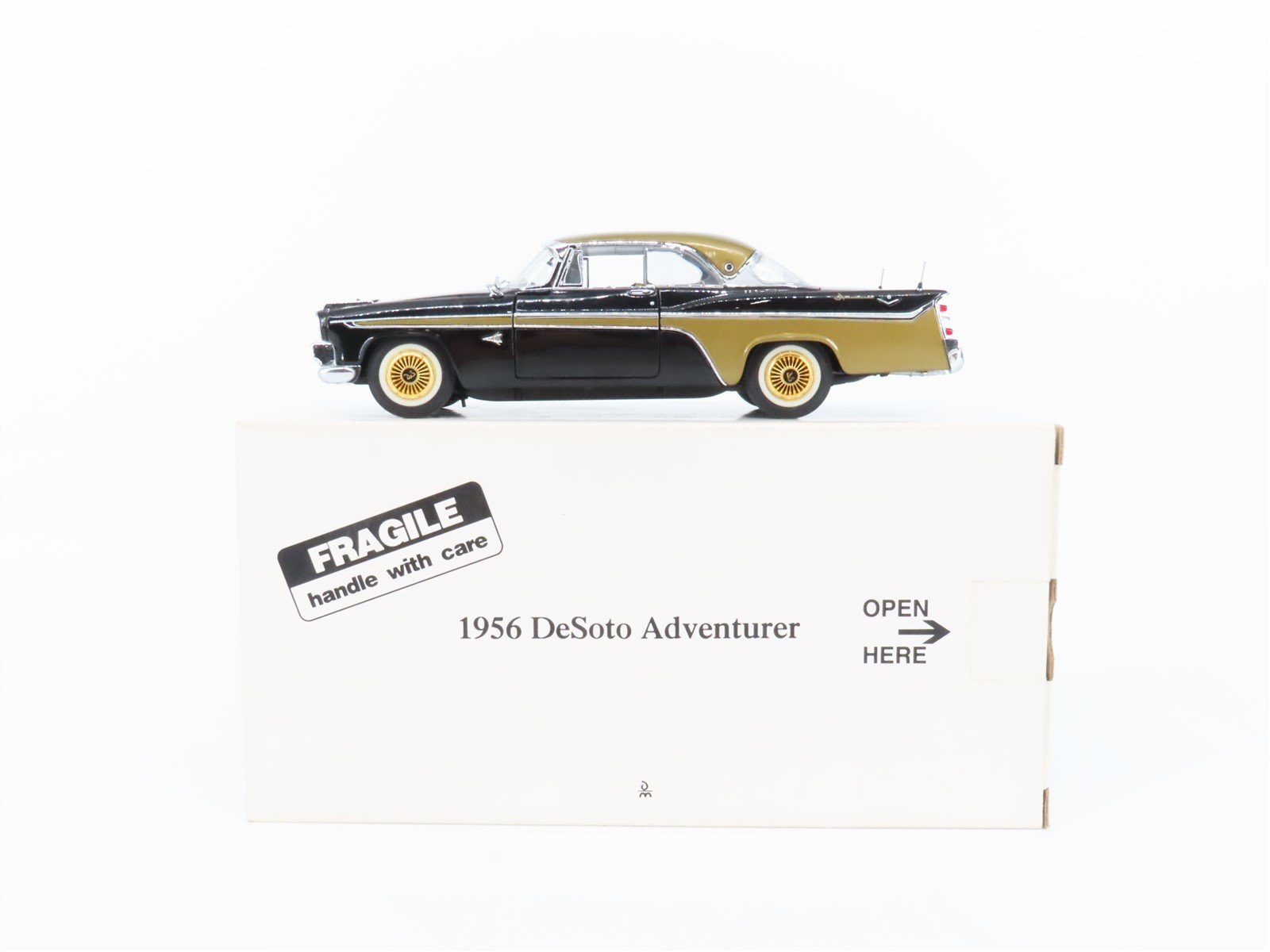 1:24 Scale Danbury Mint Die-Cast 1956 DeSoto Adventurer