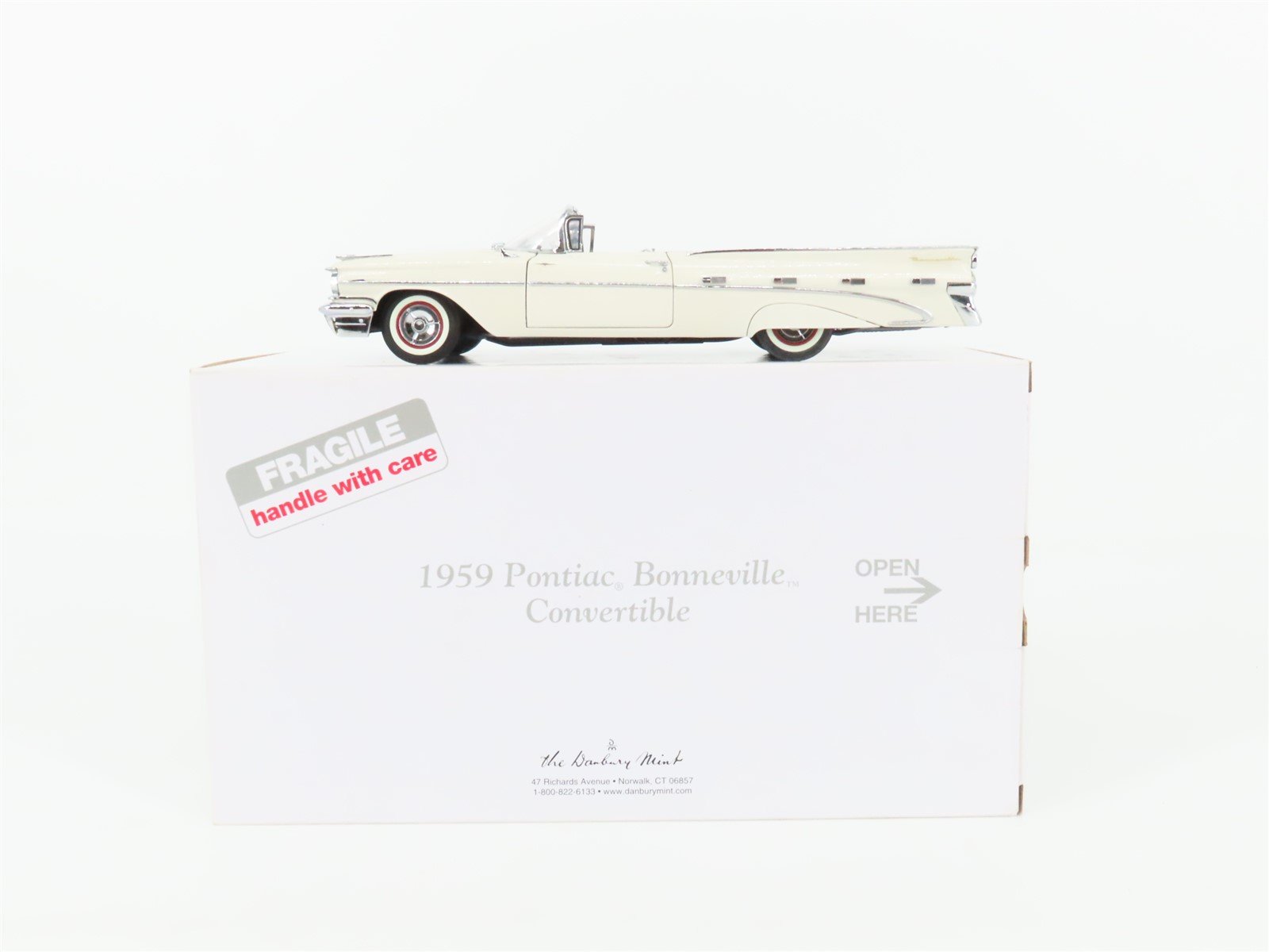 1:24 Scale Danbury Mint Die-Cast 1959 Pontiac Bonneville Convertible