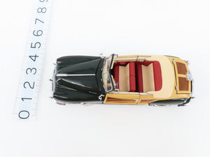 1:24 Scale Franklin Mint Die-Cast 1948 Chrysler Town & Country