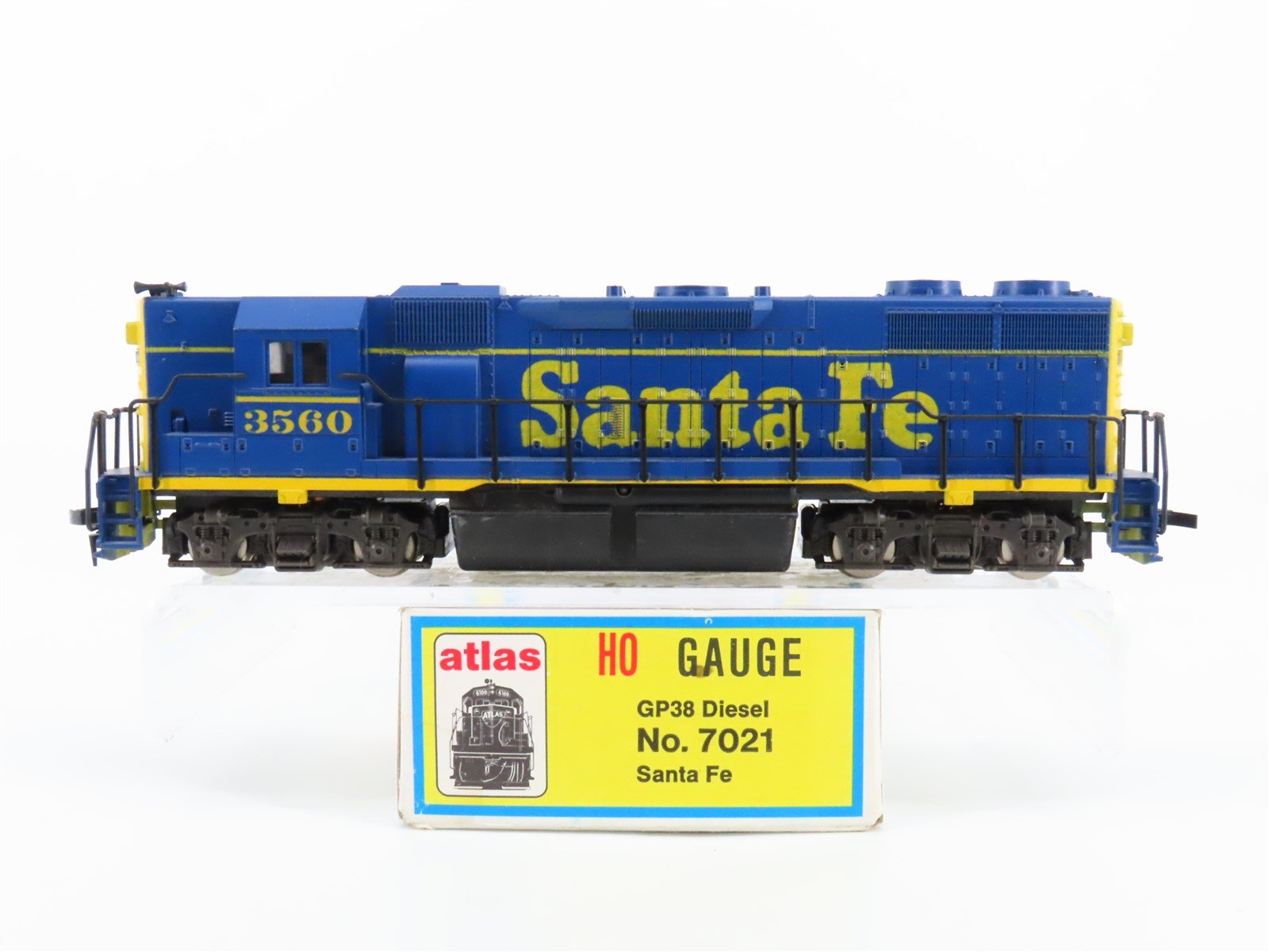 HO Scale Atlas 7021 ATSF Santa Fe GP38 High Hood Diesel Locomotive #3560