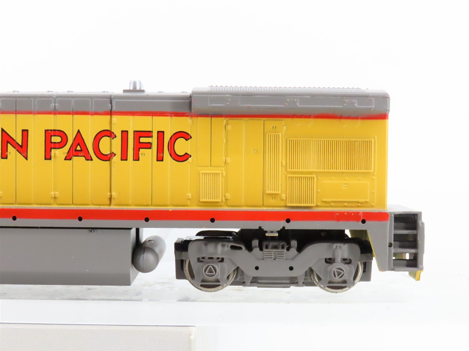 HO Scale Bachmann 31102 UP Union Pacific B23-7 Diesel Locomotive #124